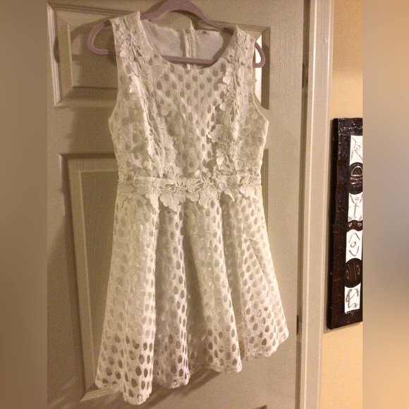 White Summer dress - Picture 1 of 5